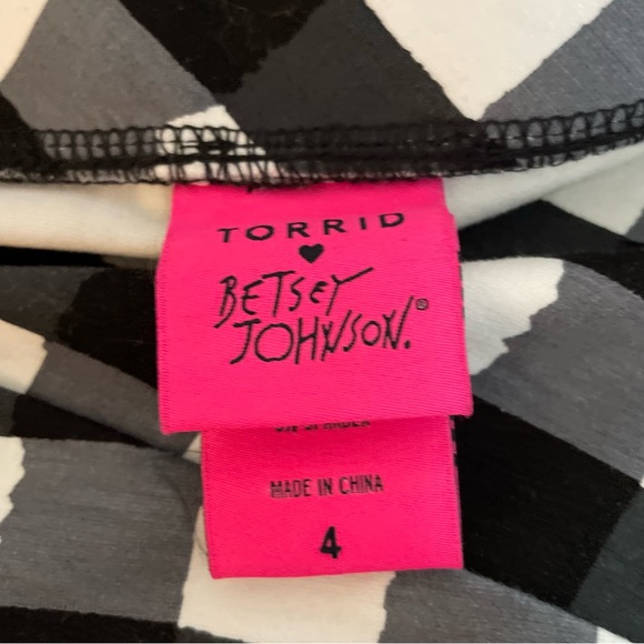 Betsey Johnson Black & White Plaid Pixie Pant - Picture 5 of 7